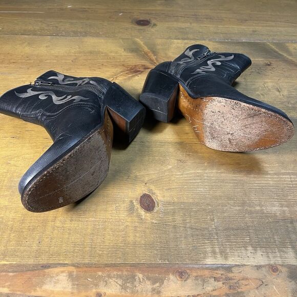 Women’s Luchessi Ankle Boots 6B Zipper Black Etched Leather Block Heel - Picture 6 of 6